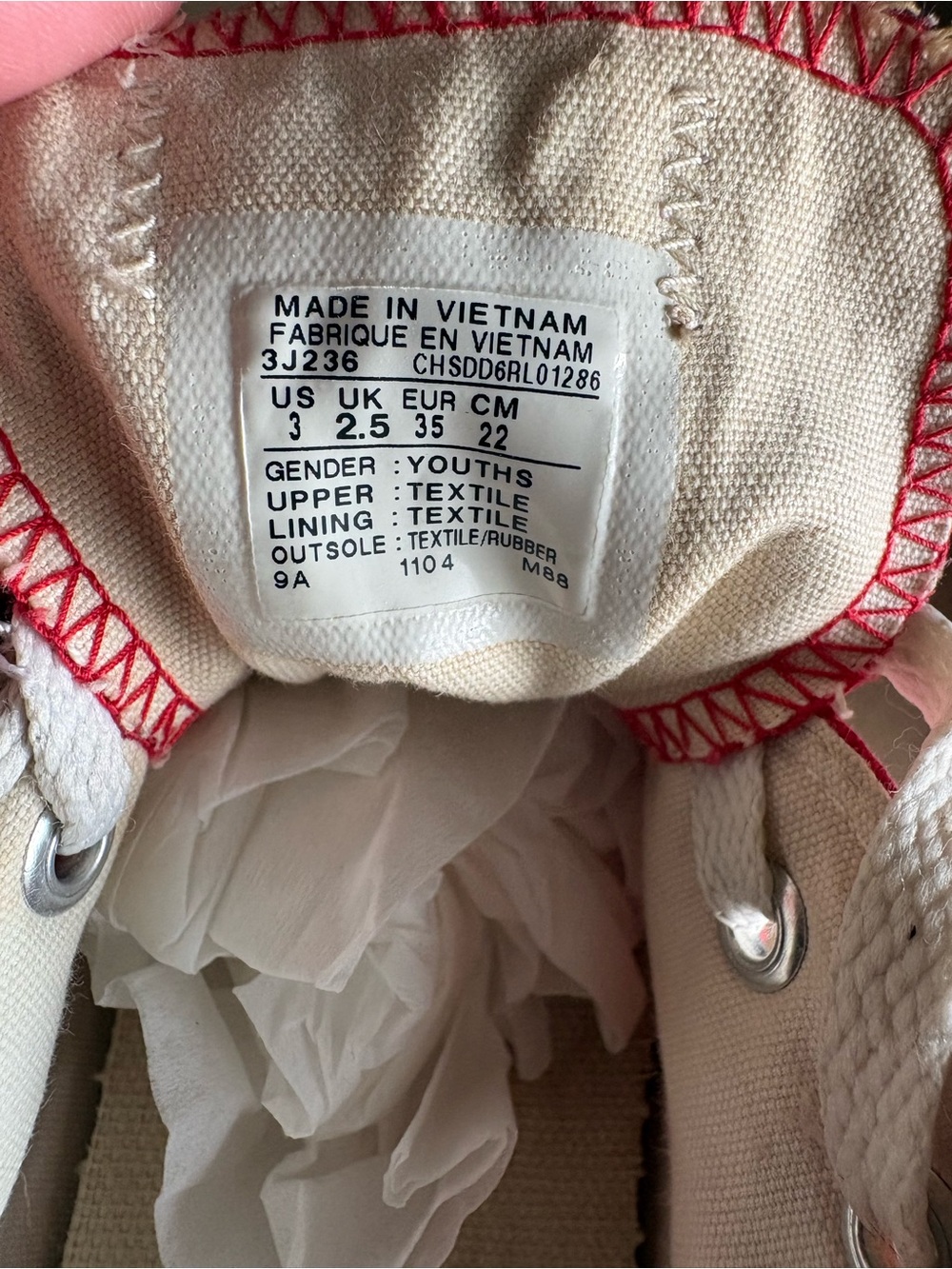 6/$20 Converse Kids Red Low-Top Canvas Sneakers with White Laces Size 3 - Picture 2 of 7